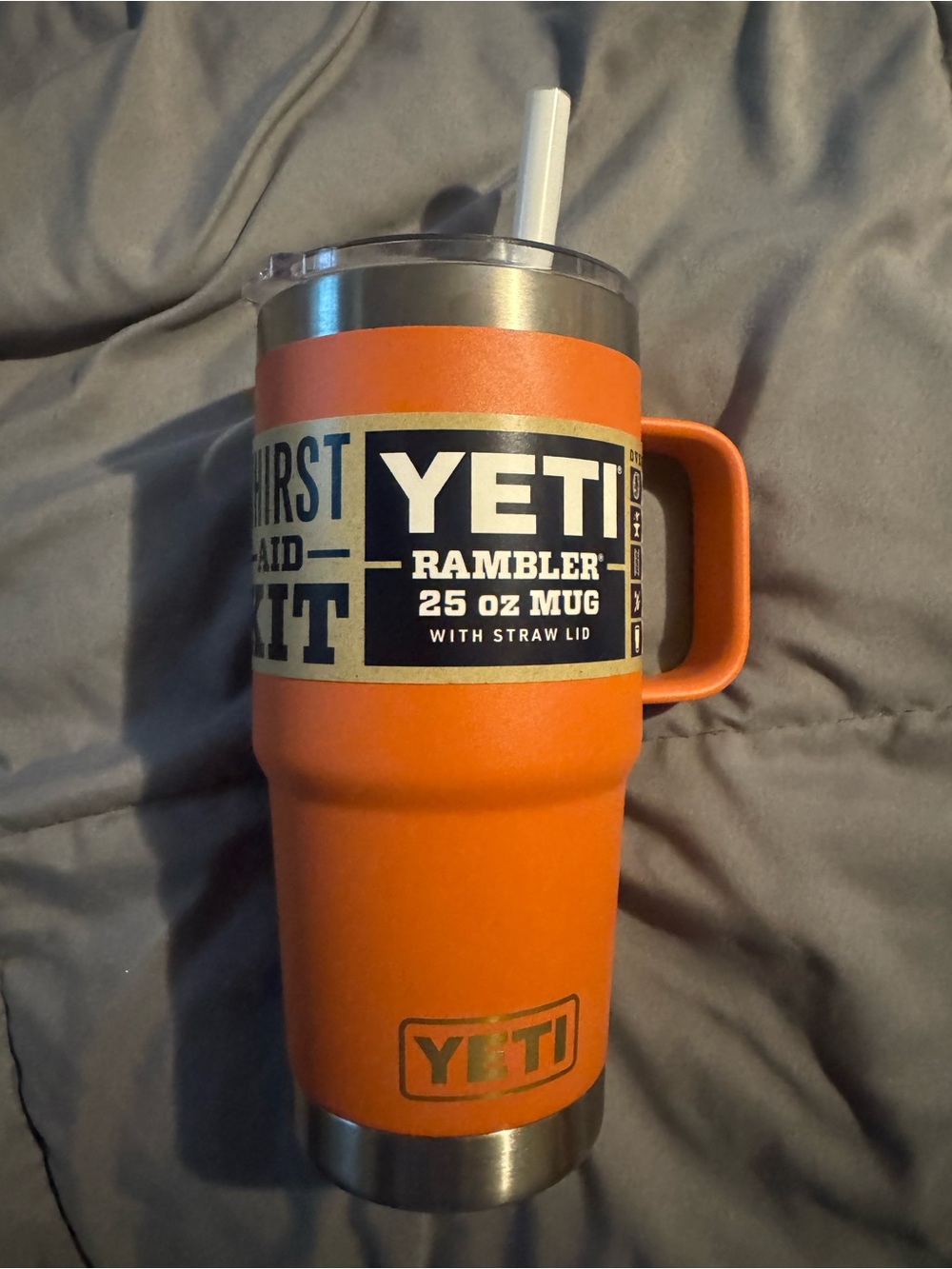 Nwt 25oz yeti rambler with straw lid